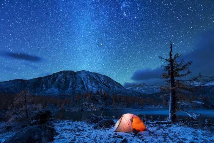 李靖灭突厥:月黑雁飞高,单于夜遁逃,欲将轻骑逐,大雪满弓刀